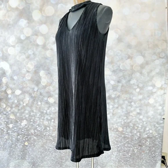 Soho Apparel Petite Medium Black Pleated High Collar with Open Neck A-Line LBD - Picture 6 of 14